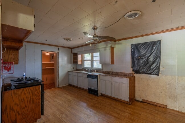 Photo - 101 W Union St