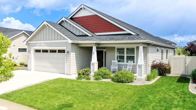 Building Photo - Elegant and Pristine Post Falls Home