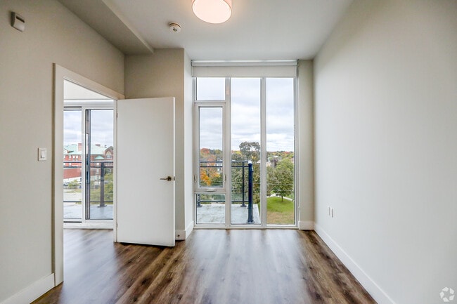 Photo - 475 George St N Unit 1 Bed