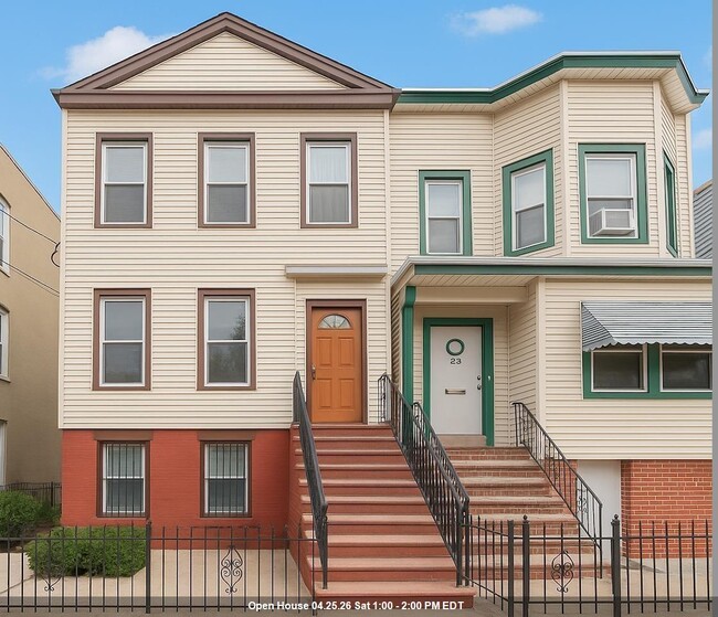 Building Photo - 23 Vroom St Unit 2