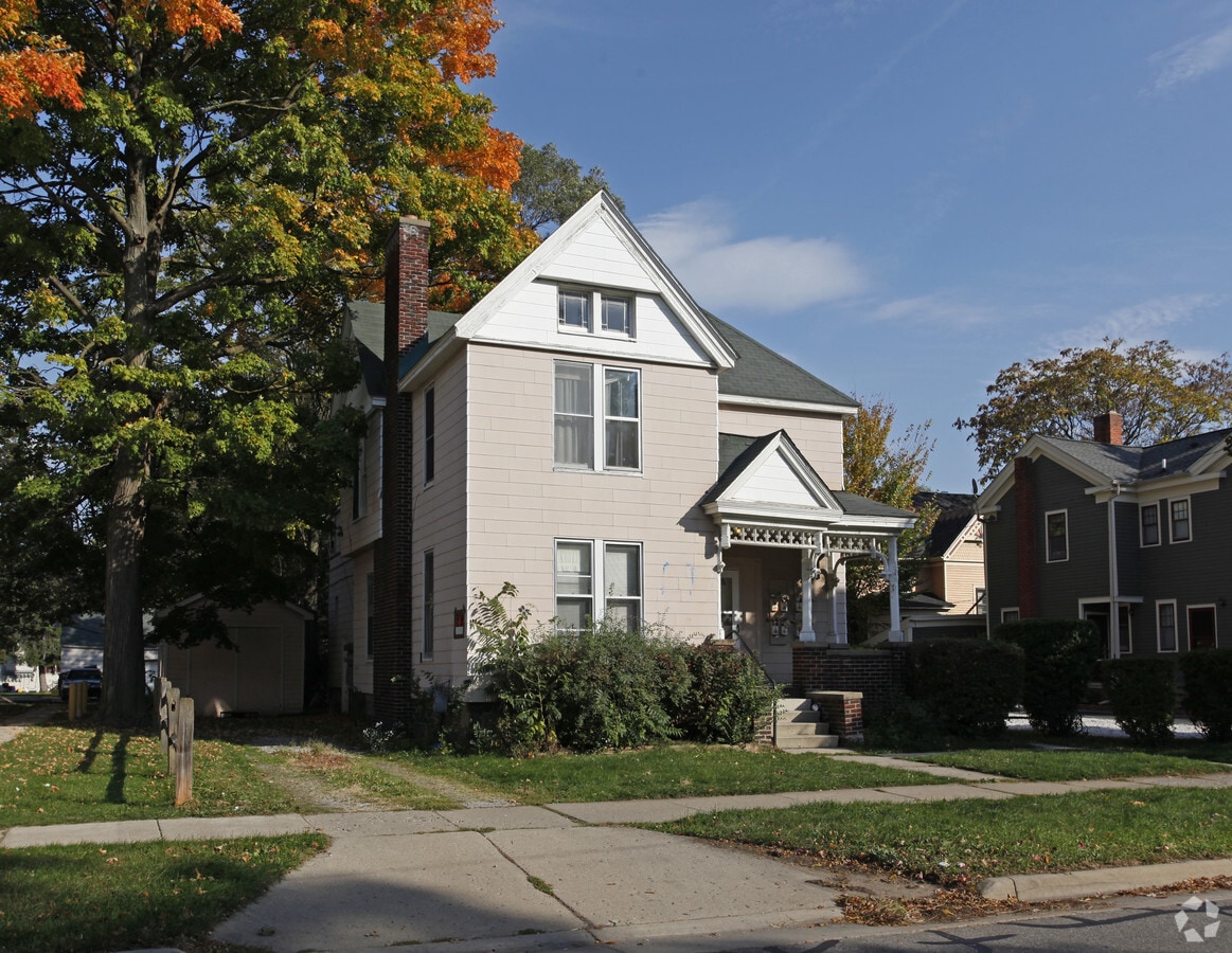 Photo - 208 N Hamilton St