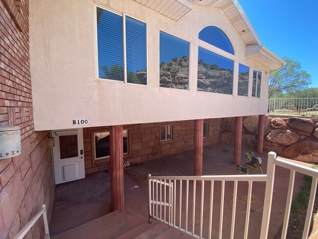 Building Photo - Hildale Apartment Utilities Included