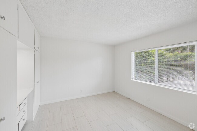1BR, 1BA - 511SF - Bedroom