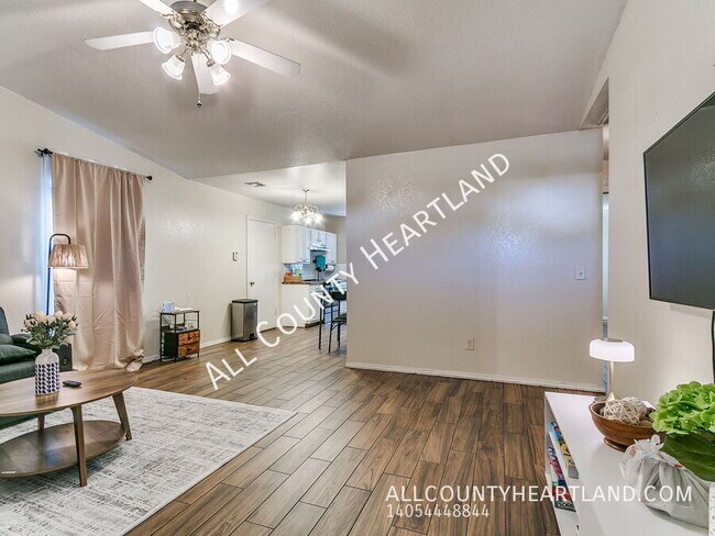 Photo - 414 English Elm Ln