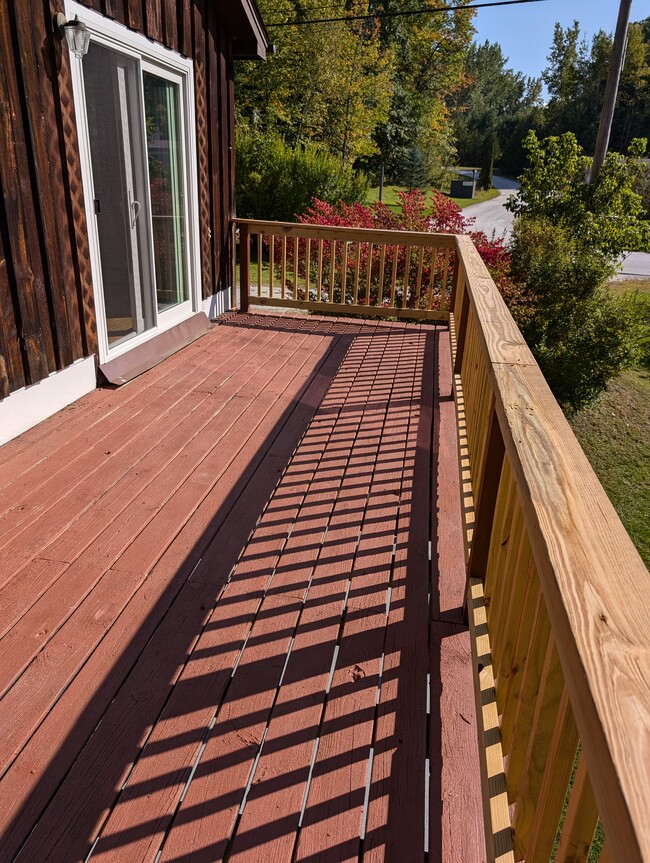 Side deck off of main floor living room - 37 Sangamon Rd