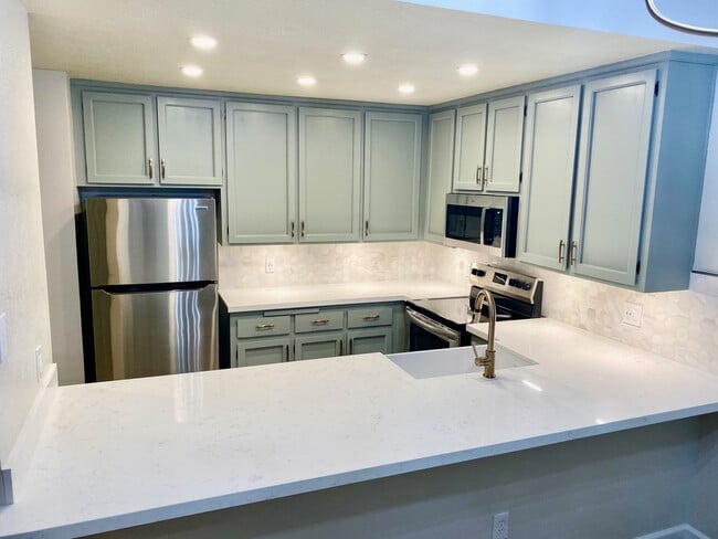 Photo - 270 Dahlia Ave