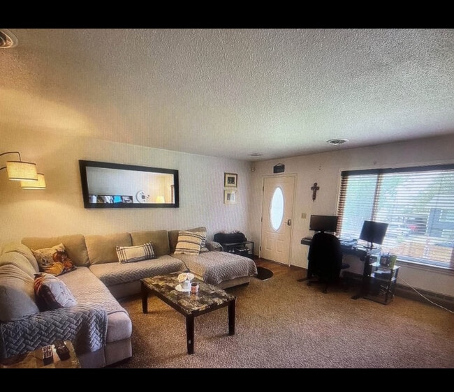 Photo - 1103 Carriage Square Dr