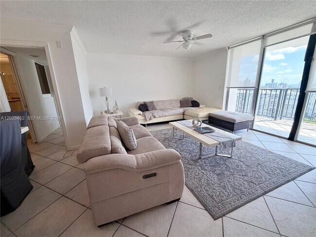 Photo - 2750 NE 183rd St Unidad PH10