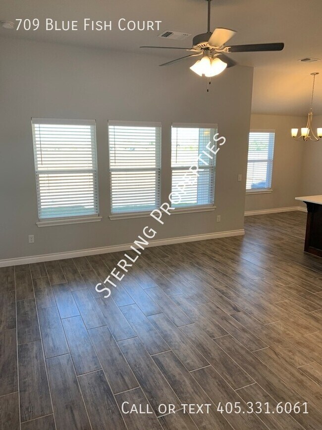Photo - 709 Blue Fish Ct
