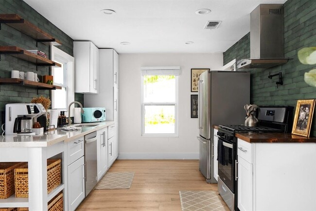 Photo - 8814 Laverty Pl