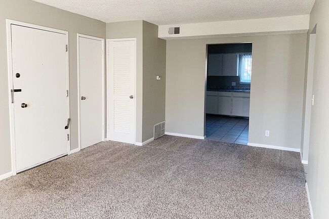Oak Creek Apartments