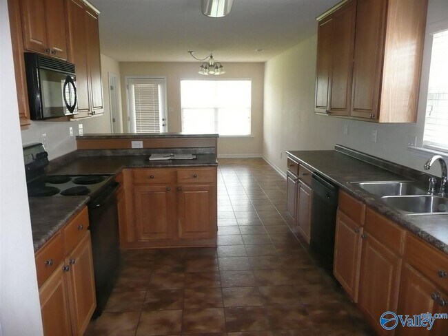 Photo - 242 Shadow Ct SW