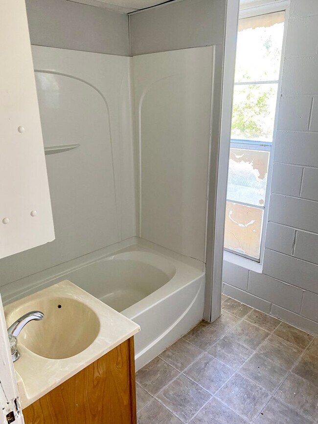 Photo - 1900 W Division St Unit 1900 1/2 W Division