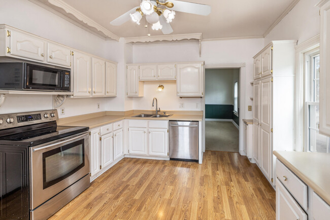 Photo - 921 E Colfax Pl Apartment