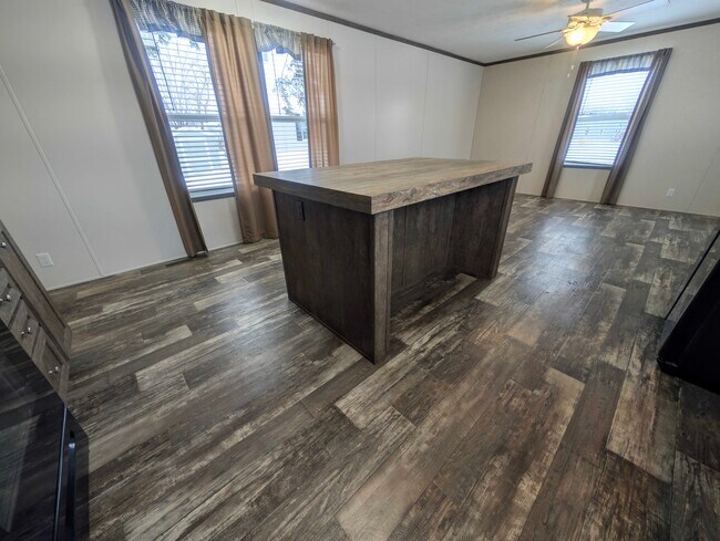 Photo - 16152 Notre Dame St