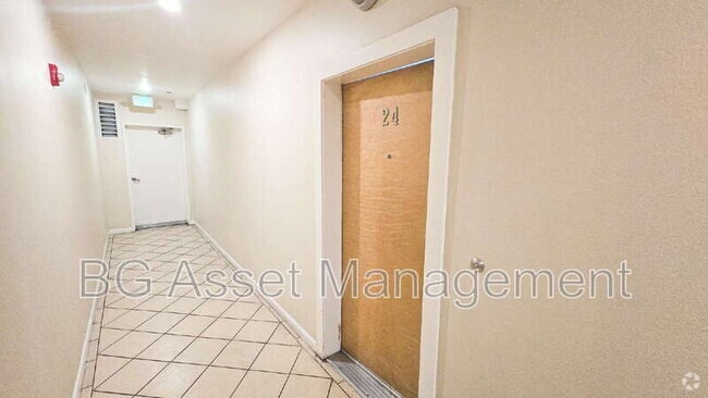Building Photo - 1459 MacArthur Blvd Unit 24 Rental