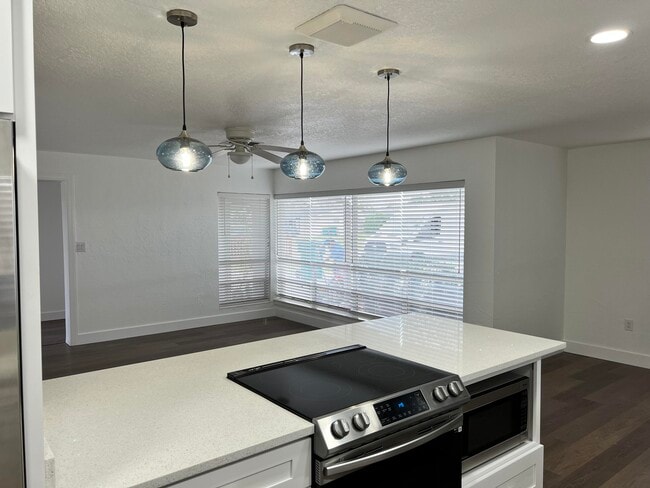 Photo - 1934 Wallace Ave