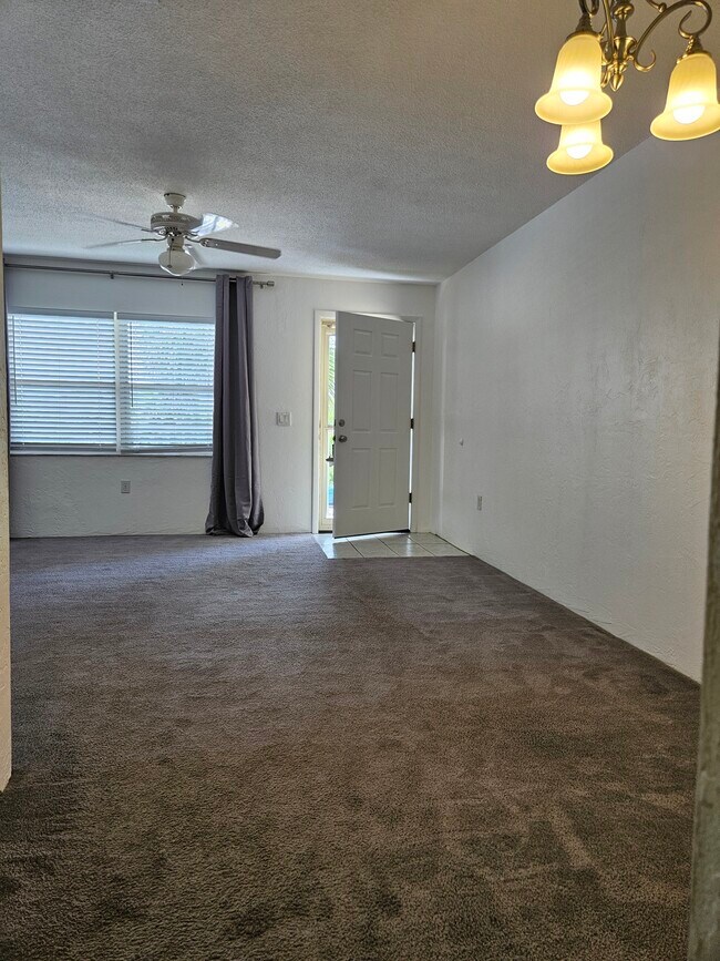 Photo - 112 7th St S