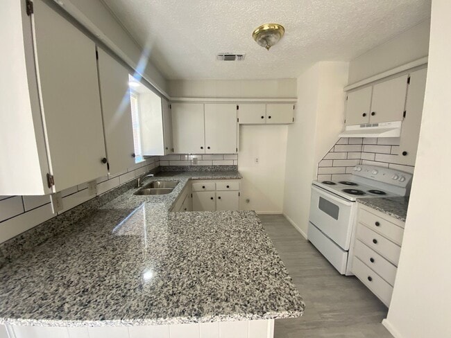 Photo - 4711 58th St Unit B