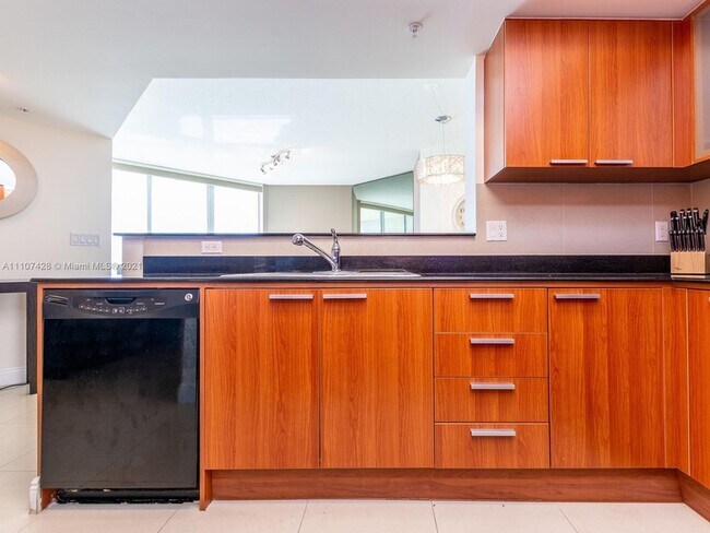 Building Photo - 16699 Collins Ave Unit 1709