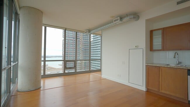 Photo - 33-1733 Mill St