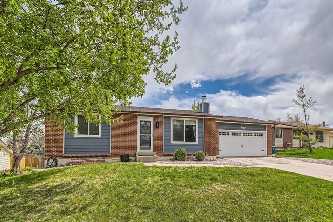 Building Photo - Remodeled 4 Bedroom 2 Bath House In Louisville!