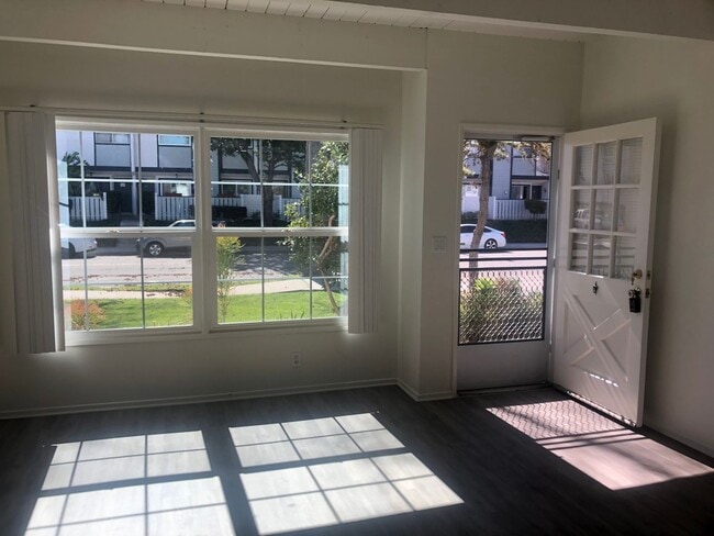 Photo - 2121 W Palmyra Ave Unit B