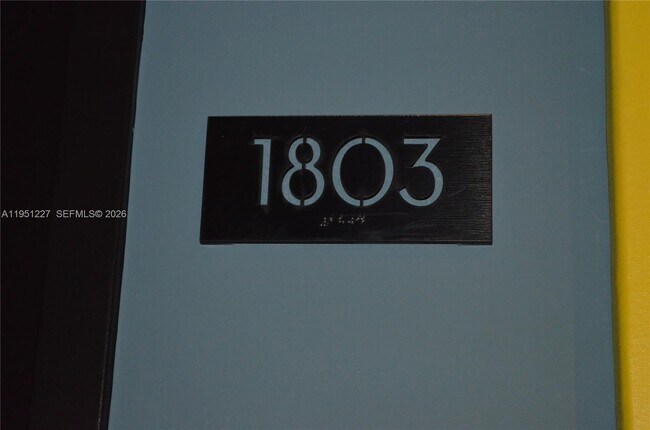 Photo - 121 NE 34th St Unidad 1803