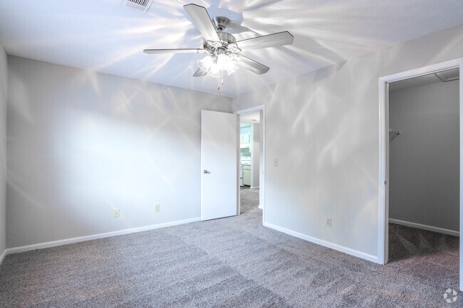 2BR, 2BA - 1,000 SF