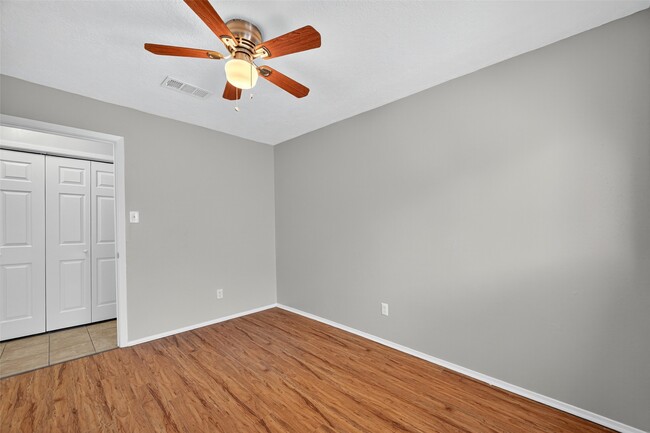 Photo - 811 Lochmoor Ln
