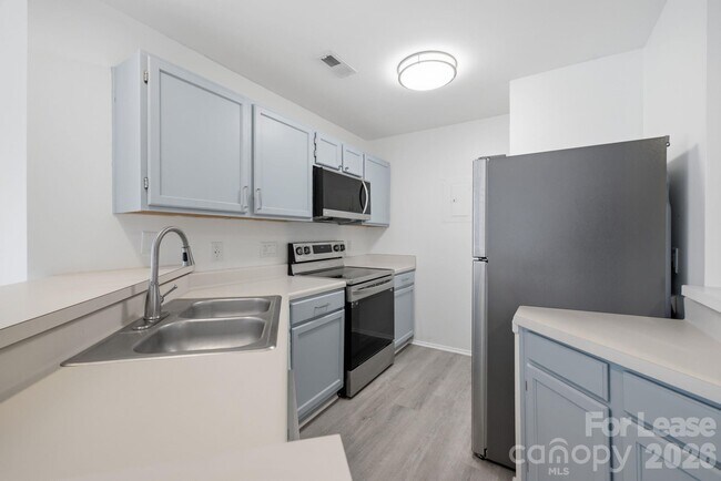 Photo - 18883 Vineyard Point Ln