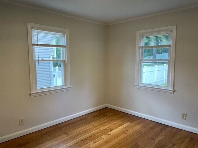 Photo - 16 Minturn Rd