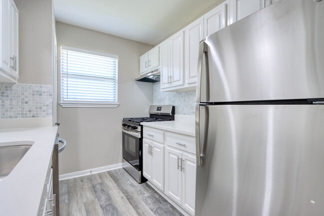 Photo - 2105 Interurban Blvd