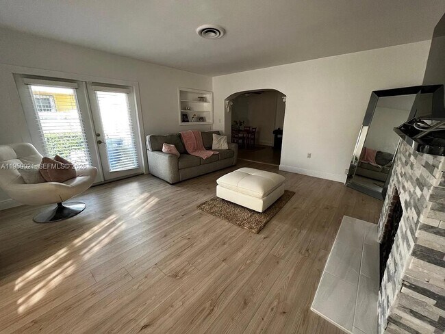 Photo - 2049 SW 60th Ct