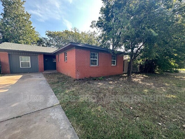 Photo - 8204 N Harvey Pl