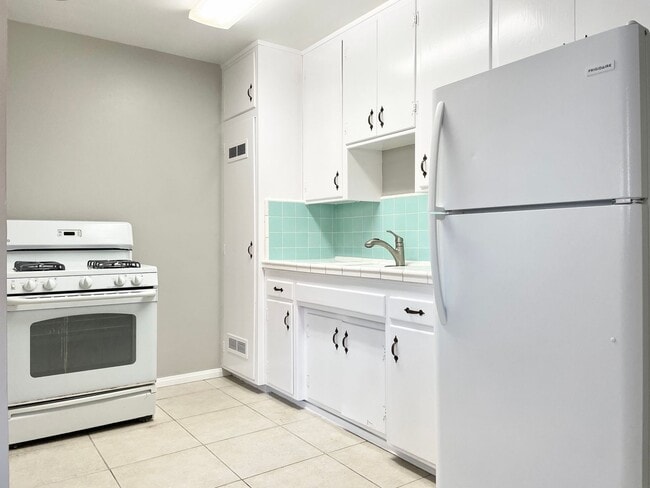 Photo - Single level duplex a block to the beach! Unit B