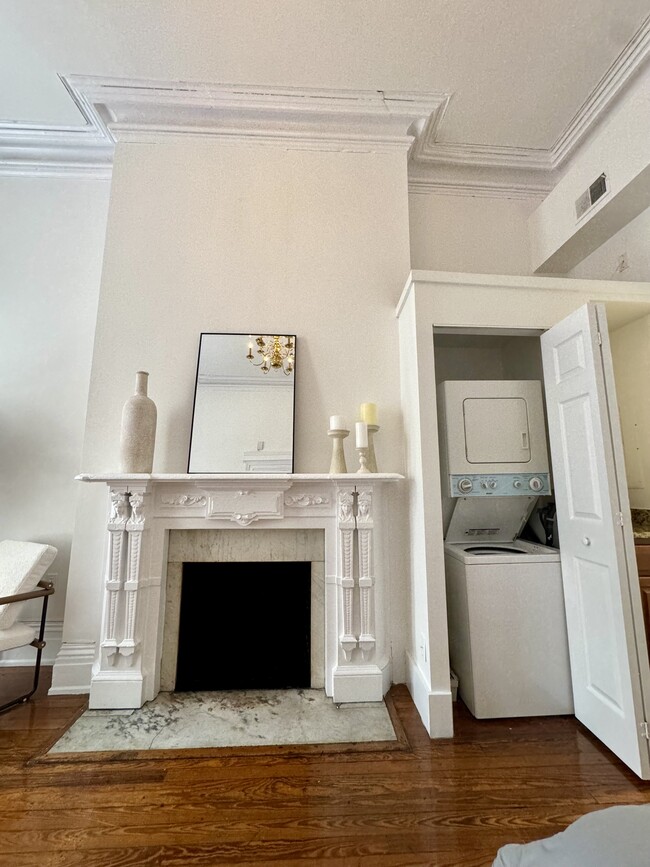 Photo - 10-16 E Chase St