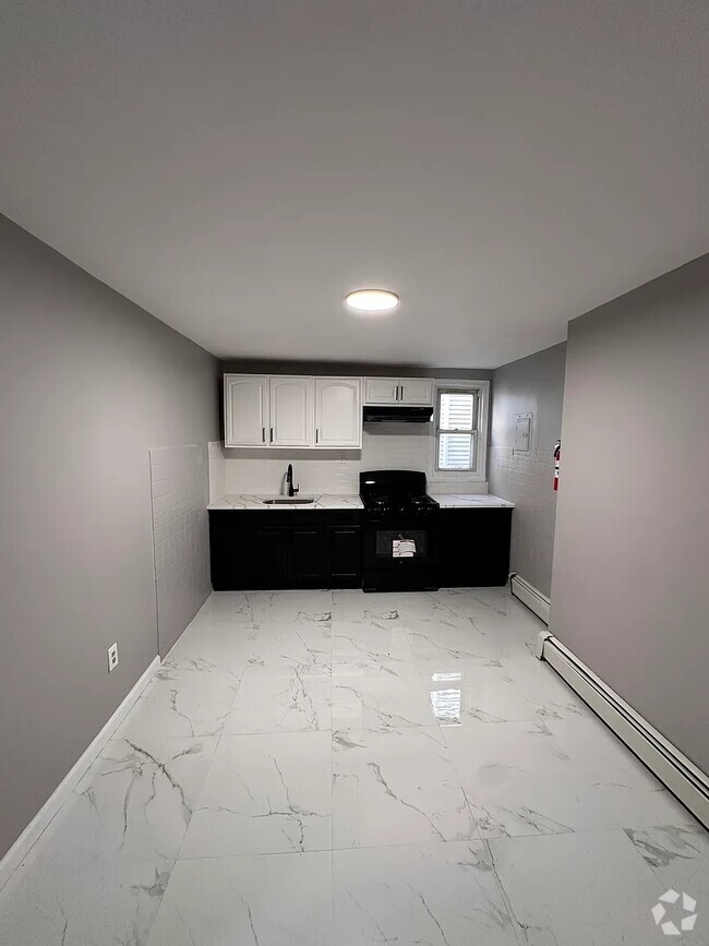 Building Photo - 580 Broadway Unit 2R Rental