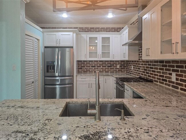 Building Photo - 921 Marine Dr Unit 327