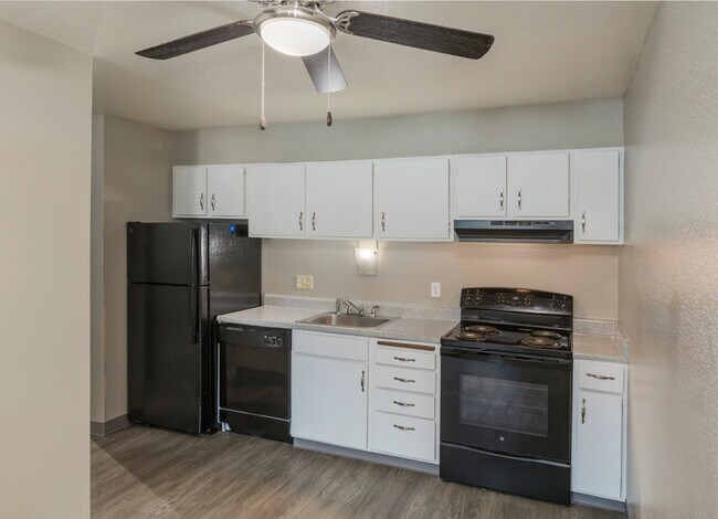 Building Photo - Mason Manor Apartments