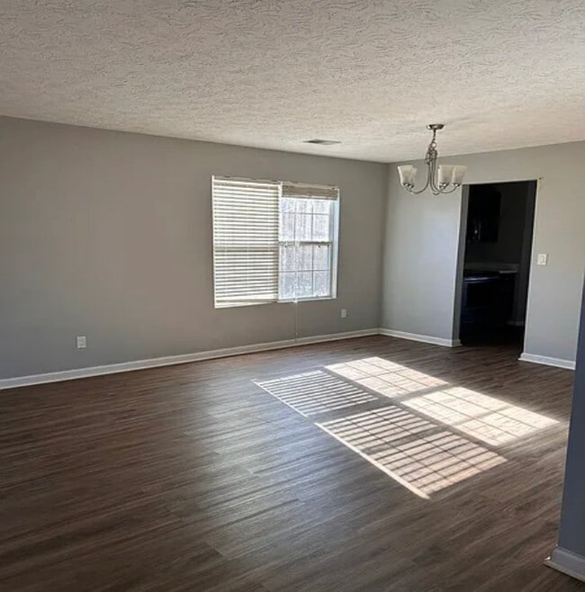 Photo - 991 Carriage Trace Way