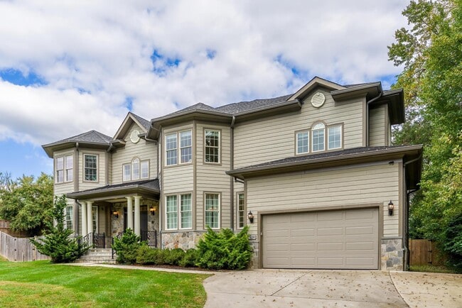 Photo - 829 Golden Arrow St