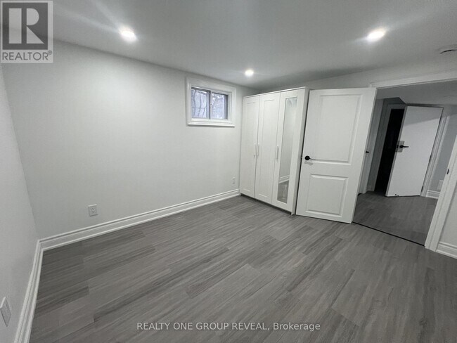 Photo - 75 Regatta Crescent