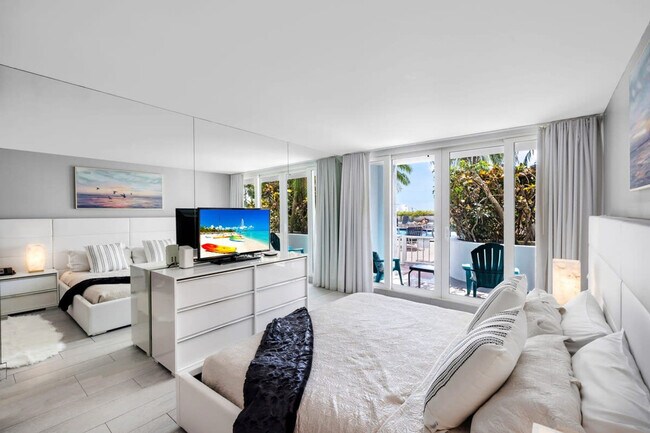 Photo - 1717 N Bayshore Dr Unidad FL10-ID1054119P