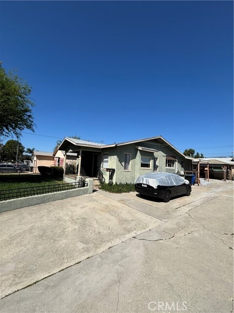 Building Photo - 646 W Belmont St