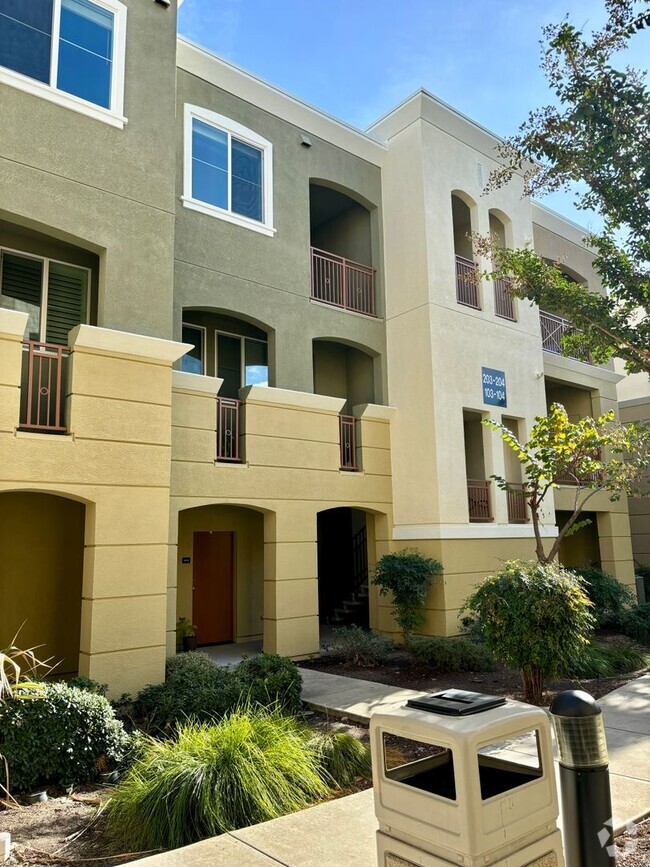 Building Photo - Fabulous San Ramon Condo- Near Bishop Ranc... Unit 203