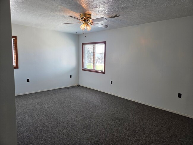 Sala de estar - 739 2nd St Unidad 2b