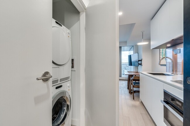 Photo - 1480 Howe St