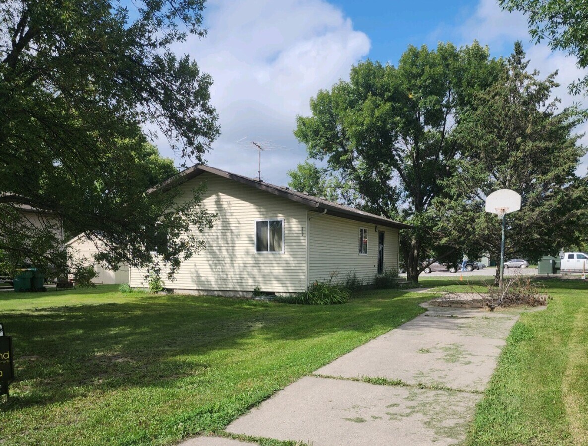 Photo - 562 4th St SE