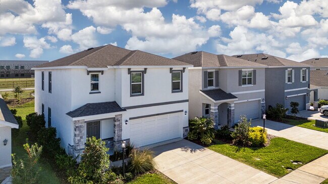 Photo - Spacious 5-Bed Retreat with Granite Elegance in Lakewood Ranch